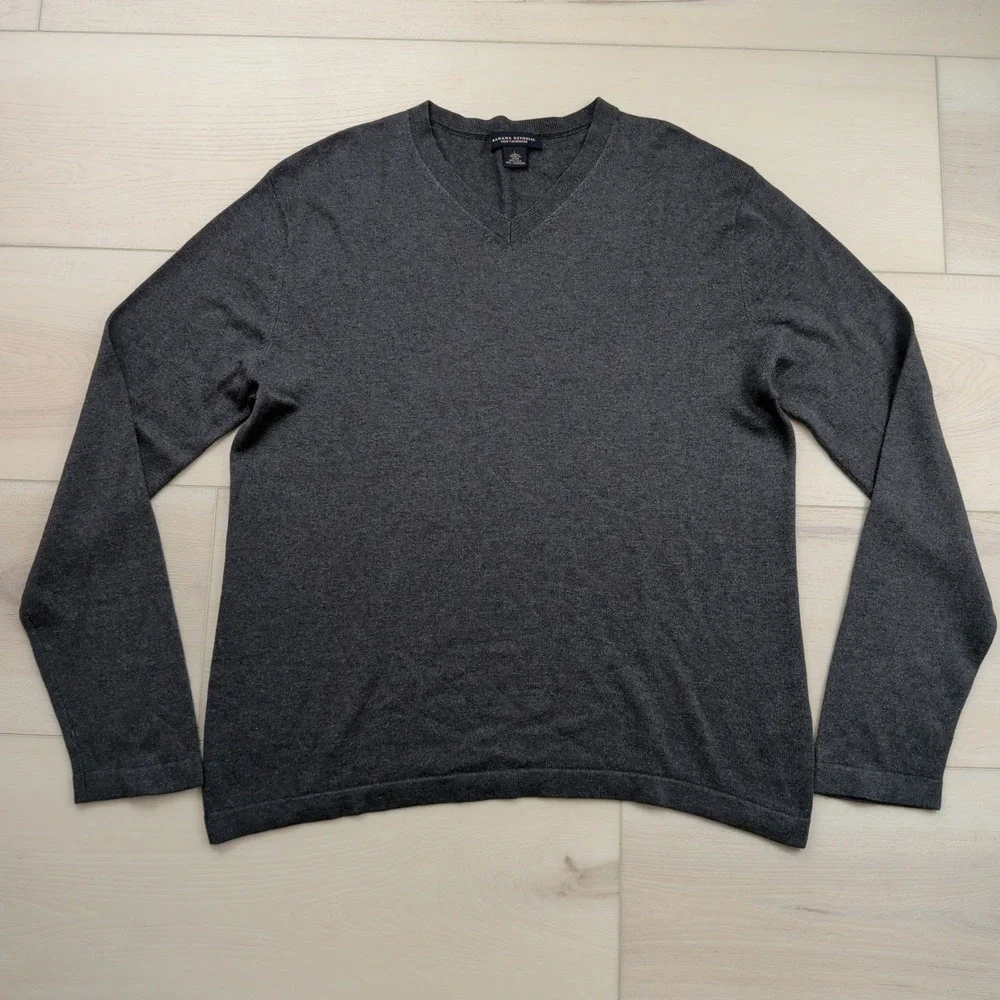 Banana Republic Mens Silk Cashmere V-Neck Sweater Charcoal Gray Large 416549-06